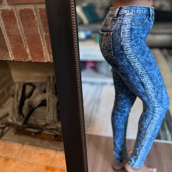 Juniors Size 9, 7, M Vibrant MIU High Waisted Acid Wash Distressed Skinny Jeans - Picture 5 of 5